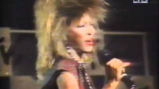 Tina Turner - Singing "What´s Love Got To Do With It" LIVE 1984