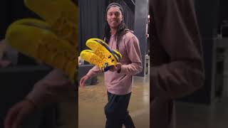 Curry的妹夫真的太疼他了   Curry 1復刻版（長頸鹿🦒色）@Stephen Curry