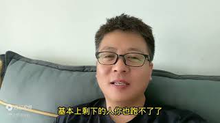 狠人：跟交警杠上了，当面挑衅，交警奋力追赶！年少轻狂啊！