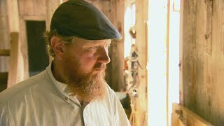 Wincent inspekterar uppdragen tillsammans med storbonden Gustav Anestam - Farmen (TV4)