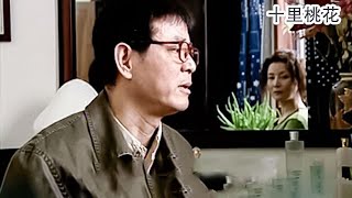 丈夫出軌被發現，當場下跪求妻子原諒，妻子反應絕了！