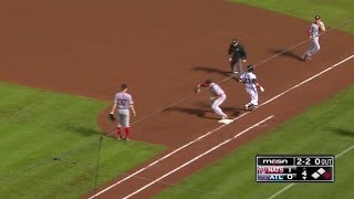 WSH@ATL: Robinson nabs lead runner at second base