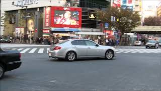 渋谷道玄坂からスクランブル交差点を緊急走行する捜査車両