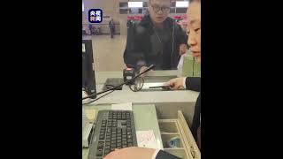 火车售票员打字开了5倍速吗Did the train ticket seller type at five times the normal speed?