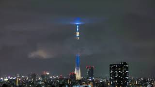 雲がうごめく東京スカイツリー（タイムラプス）