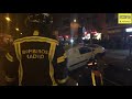 bomberos de madrid sacan dos vehículos atrapados en un socavón