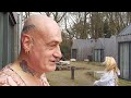 ronnie en jetje bij de tinyhouses..jetje laat zich niet graag zien haha