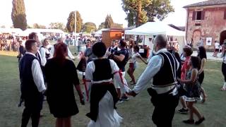 Balkansko kolo na festivalu u Italiji 💃🕺 | Balkan traditional music