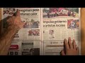 leyendo el periódico sonidos envolventes newspaper page turning asmr en español