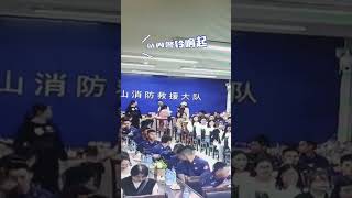 相亲会上，消防员突然集体跑了...... #消防员