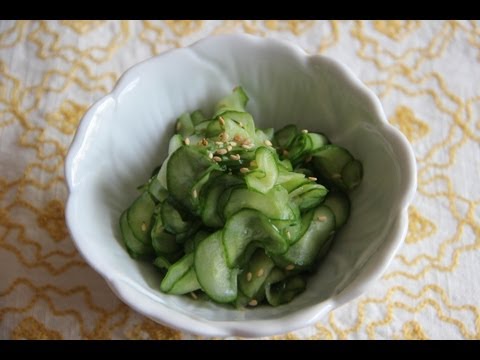 Sunomono (Japanese cucumber salad)