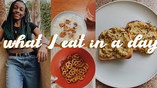 WHAT I EAT IN A DAY AS A VEGAN in college (quick, cheap & easy "meals")