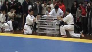 Kyokushin Karate ice blocks tameshiwari