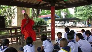 โรงเรียนชุมชนบ้านเมืองหงส์ (พระสอนศีลธรรมในโรงเรียน)