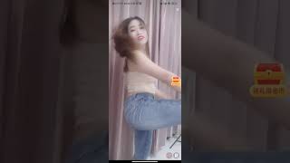 千斤顶,后背摇,云南小婷吖,#千斤顶 #云南小婷吖 #tiktokvideo#shorts#lookbook