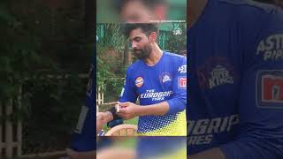 Ravindra Jadeja makes a young fan happy 💛