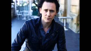 The Red Necklace - Read by Tom Hiddleston - CD 3 Track 13