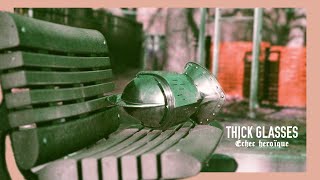 Thick Glasses - L'échec héroïque (Lyrics Video)