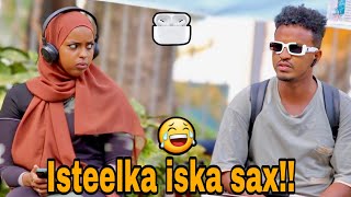 Tilifoon Qof Kuhadlayo Ayaa isaga Dhigay Kadibna Waa Kudhaga Hadlay 5| Very Funny Public Prank |