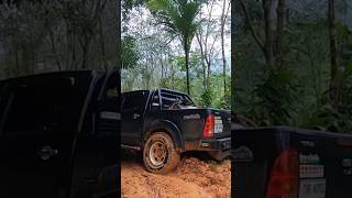 ลื่นไถลลงข้างทาง #offroad #4wd #adventure #4wdadventures #4x4 #subscribe #shorts #short