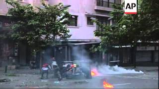 Police fire tear gas in clashes with opposition supporters