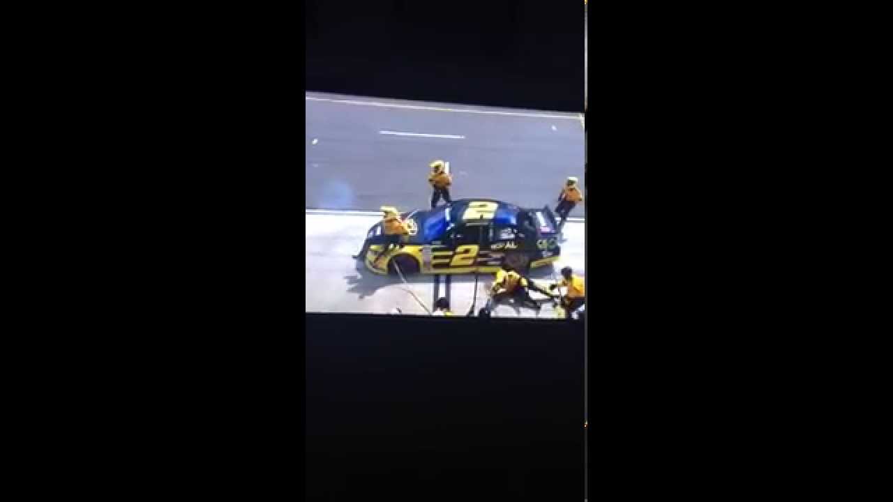 Brad Keselowski Runs Over His Pit Crew At Pocono - YouTube