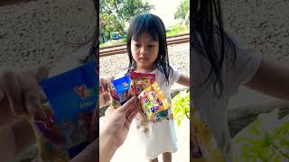 dikasih permen mama #shorts #viral