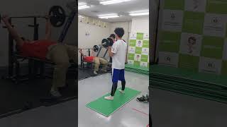 学生さんの放課後をのぞき見！大阪府柔道整復師会医療スポーツ専門学校にはトレーニングルームがあり、学生さんが放課後、汗を流しています。 #大阪府柔道整復師会医療スポーツ専門学校