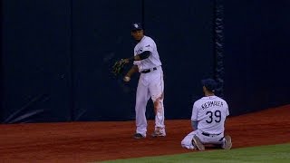 TOR@TB: Jennings grabs Martin's fly ball at the wall