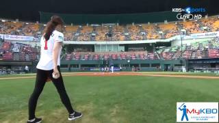 Clara, Shin Soo-ji, and Tae Mi's First Pitches