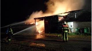 Uitslaande Middelbrand in een grote stal aan de Heuvelstraat in Moergestel | 30-10-2012