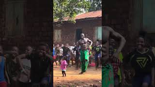 African Bodybuilder Dancing with Kids 😱 no music copyright#africangiant #travel