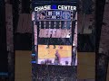 golden state warriors chase center. 美国nba金州勇士2021 2022赛季季后赛 勇士vs掘金 现场气氛火热🔥超级巨星库里一条龙得分。