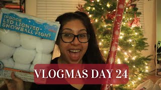 Vlogmas 2024 Day 24 Wrapping gifts!!