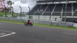 青木拓磨が鈴鹿サーキットのメインストレートを駆け抜ける！