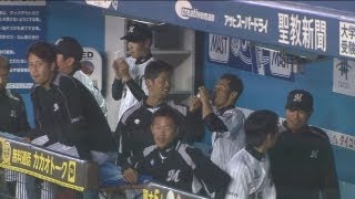 岡田の手に座る大嶺、つば九郎を襲うバレンティン イニング間での一幕 2013.06.03 M-S