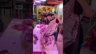 Quick tips for splitting pork, relaxing video #delicious #food #meat