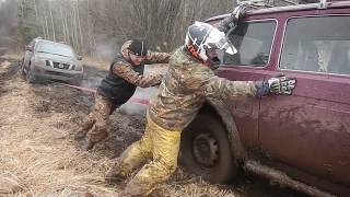 Nissan pathfinder and Niva VaZ-21213 on real russian off-road