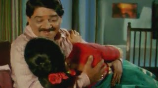 Laxmikant Berde, Dekhni Bayko Namyachi - Romantic Scene13/19