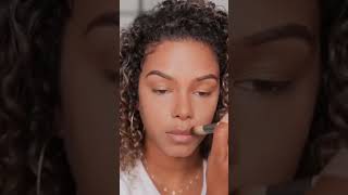 Fuller Lips in seconds with a little contour trick