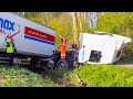 BERGING : Vrachtwagen van talud in sloot (DAF) (UNIMOG)  🚚 👷‍♂️