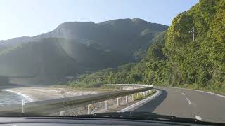 広島県呉市上蒲刈島の夕方の海岸線