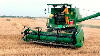 John Deere W70 Harvester ll गेहूं की कटाई करता हुआ जॉन डियर W70