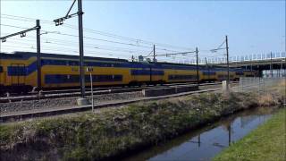 VIRM 9404 passing Barendrecht, 29 March 2011.