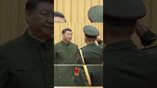 中央军委举行晋升上将军衔仪式，习近平颁发命令状并向晋衔的军官表示祝贺。