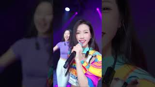 《 野花香》#经典歌曲#户外演唱#小果子