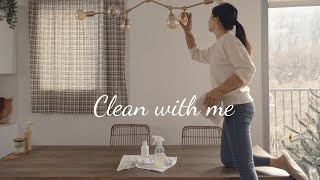 Cleaning tip video / How to clean the kitchen lights and under the sofa 