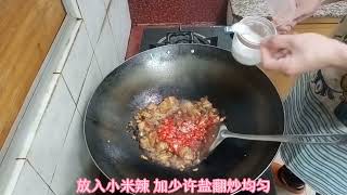 爆炒五花肉有诀窍，香辣入味，下酒又下饭，家人都喜欢