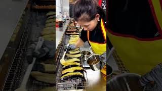 Look how they prepare bananas in China😨