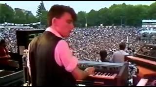 Simple Minds Someone Somewhere In Summertime Live 1983